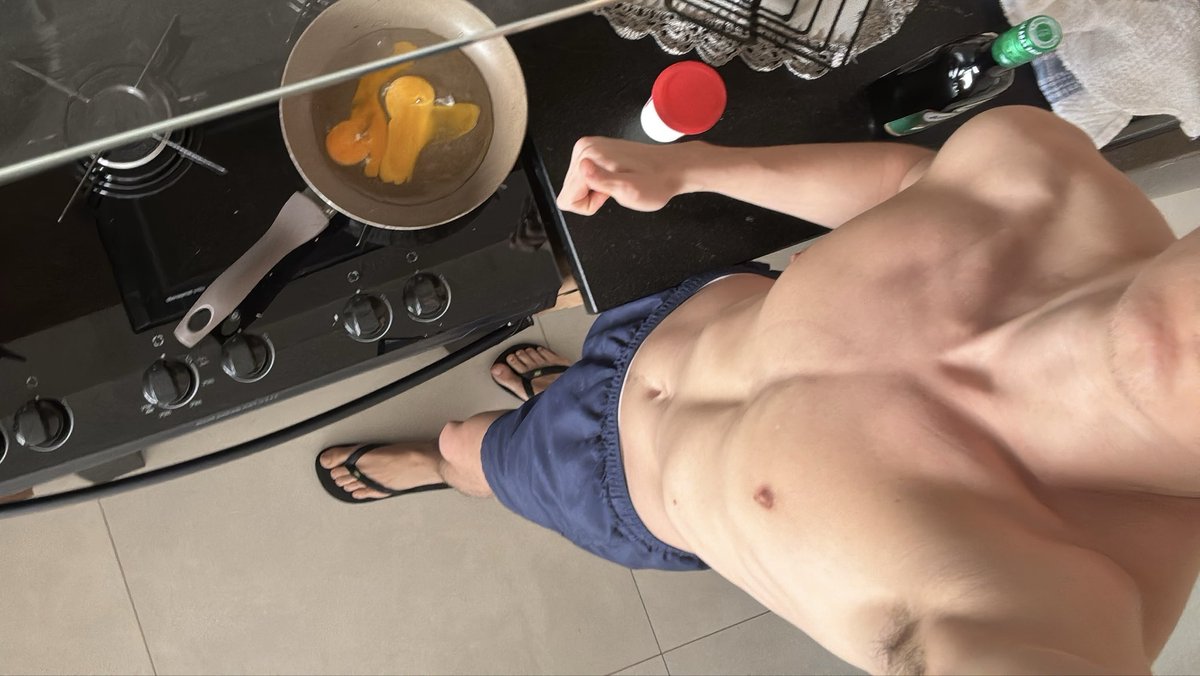 gaavia_'s tweet photo. aceitas um pouco desse pós treino? 👉👈 https://t.co/7JYO2AkKAC