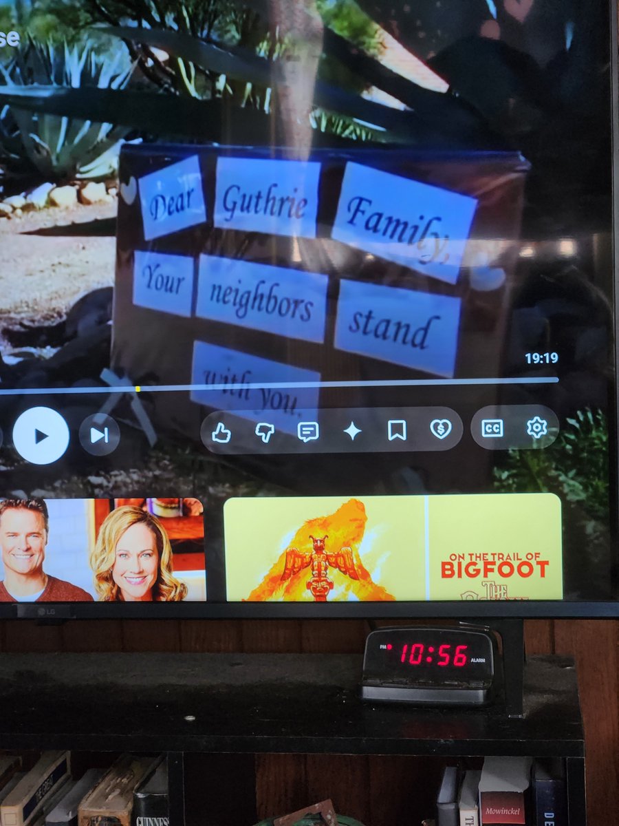 anightandaveil's tweet photo. @CoffindafferFBI Just noticed something:  second ransom note addressed to: "Guthrie Family".
Early on a sign in Nancy's yard was addressed to: "The Guthrie  Family". Coincidence, maybe. But I think there maybe a connection there. https://t.co/5ngsDIjL93