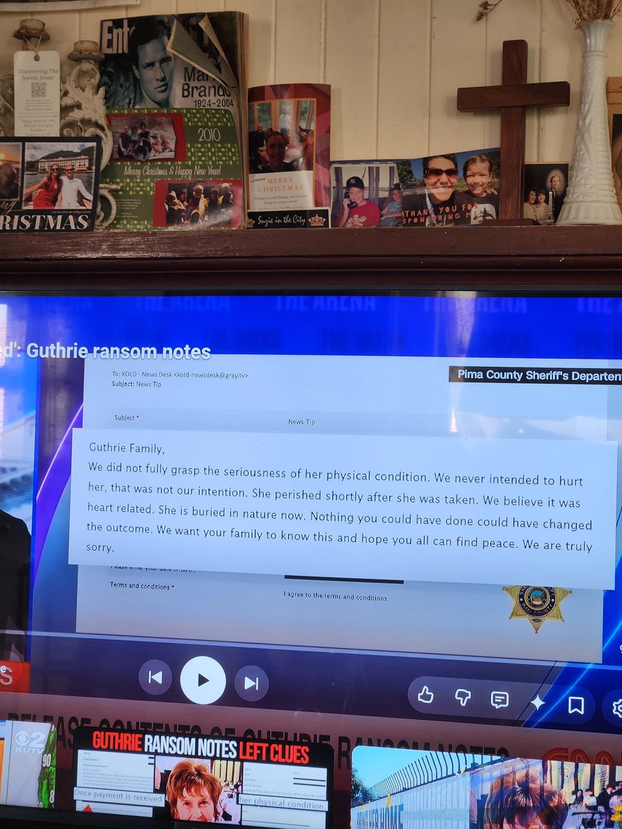 anightandaveil's tweet photo. @CoffindafferFBI Just noticed something:  second ransom note addressed to: "Guthrie Family".
Early on a sign in Nancy's yard was addressed to: "The Guthrie  Family". Coincidence, maybe. But I think there maybe a connection there. https://t.co/5ngsDIjL93