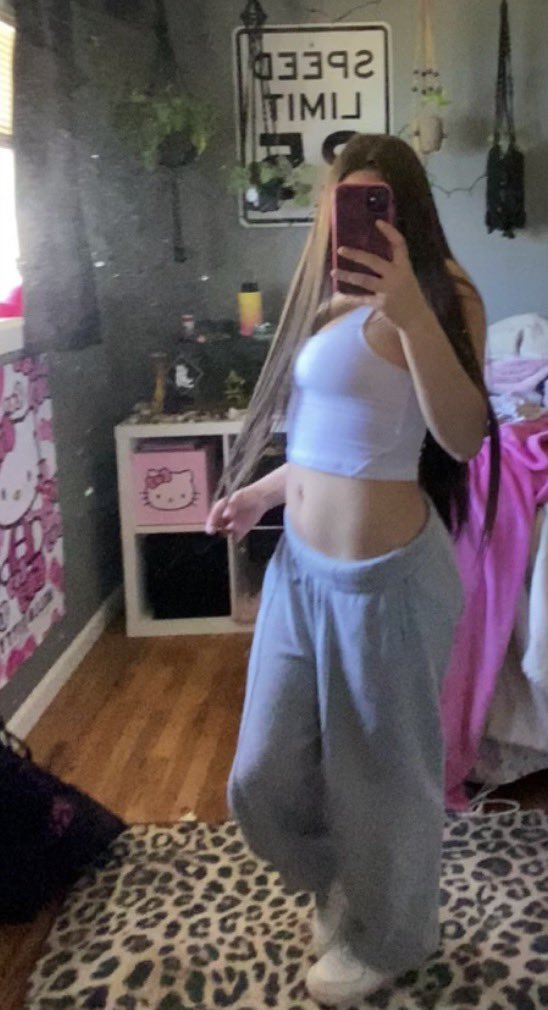 sowetlexi's tweet photo. What I do right after school! #leak #horny #pussy #wet #hoe #slut #latina #solo #bop https://t.co/ptlptvin5y