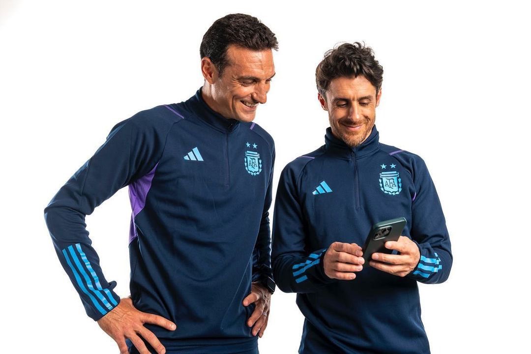 messikimochis's tweet photo. asi se ve el book de fotos de esa pareja recién casada https://t.co/M5axtcloTx