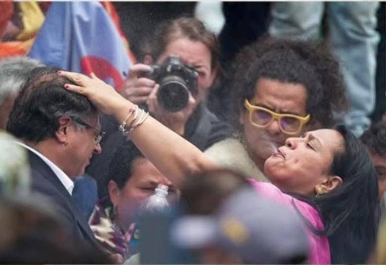 Halfdan0279's tweet photo. @MaPaulaFonseca @petrogustavo Que está nuestra admiración bazuquero hpta https://t.co/70g9xDzEsM