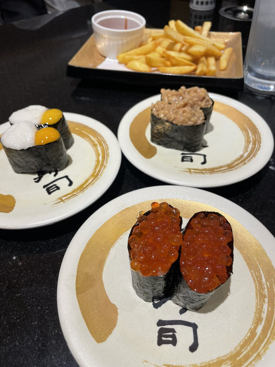 horisan33's tweet photo. 朝の散歩。関東は最近ずっと過ごしやすい。
昨日は飲み放題付き回転寿司だったので頑張って歩いて減量します。
#朝の散歩 #朝の散歩272日目 #独楽寿司 https://t.co/4DpZpAmEP4