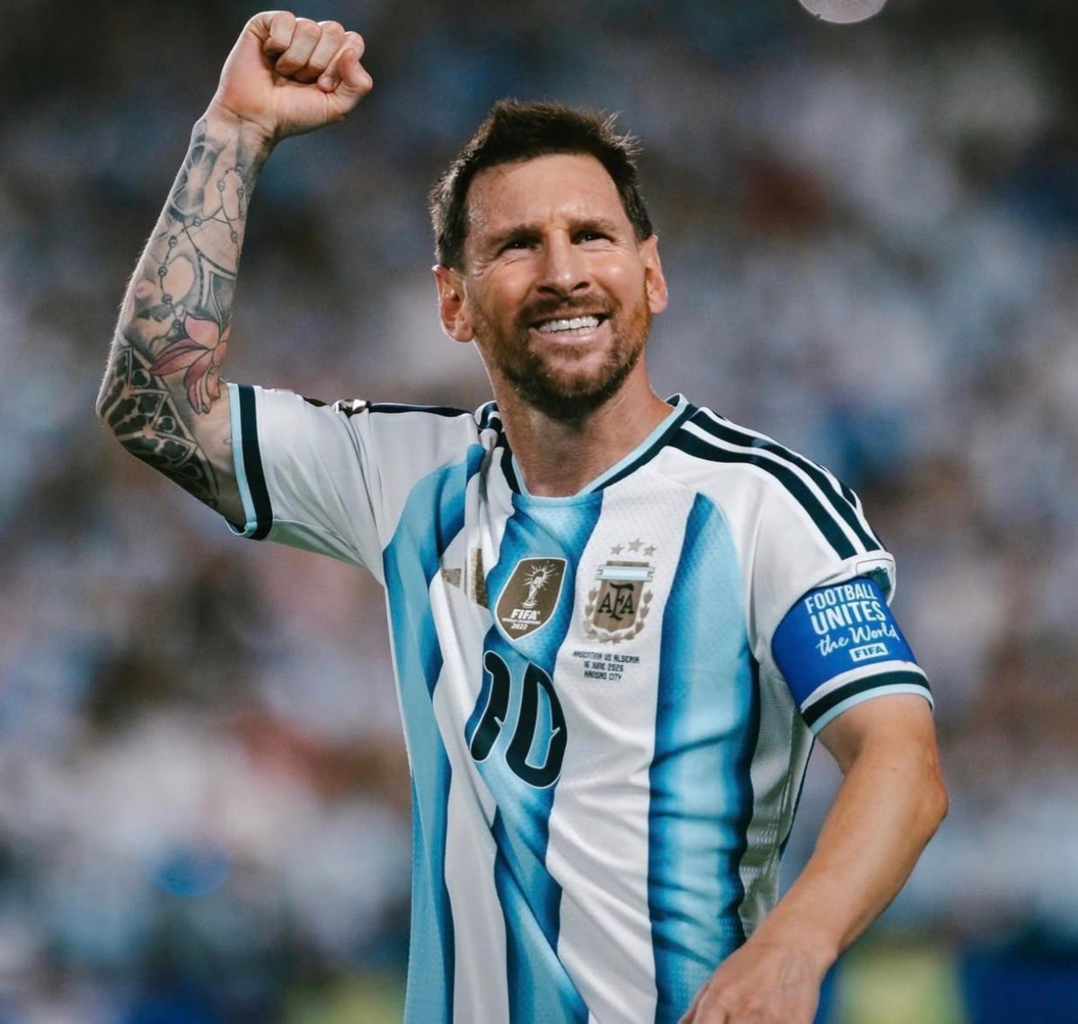 bdll_10's tweet photo. 🎙 جمال موسيالا:

"ميسي  يمكنه فعل ما يفعله رونالدو ، لكن رونالدو لا يستطيع أن يفعل نصف ما يمكن أن يفعله ميسي". https://t.co/zAEXLQfSkx