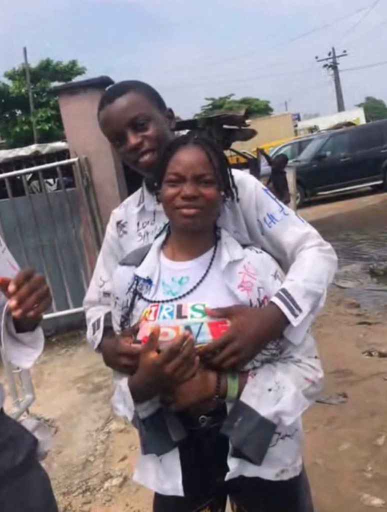 leodey4uuu's tweet photo. Omo see wetin secondary school students dey do 😭 https://t.co/HgUnEK1e2C