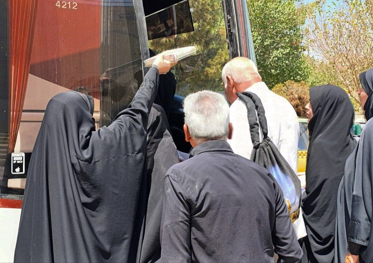 dkhtr3519's tweet photo. ✍در دنیایی که هر روز دیوارهای تازه‌ای ساخته می‌شود اربعین پلی می‌سازد که دل‌ها را به هم نزدیک‌تر می‌کند.
#یا_لثارات_الحسین
#عاشقان_حسین https://t.co/Zj2Hw0qnPN