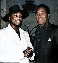 HarryHaris48861's tweet photo. World heavyweight boxing champion Joe Frazier and Buffalo Bills football star OJ Simpson - 1970’s. #JoeFrazier #boxing 🥊 #OJSimpson #BuffaloBills #BillsMafia #football 🏈 #Buffalo #Bills #sports https://t.co/UrsRmtfX1e