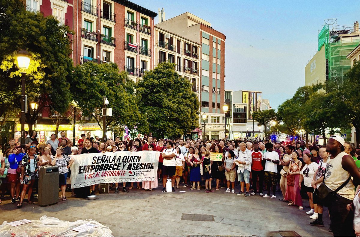 CJS_Madrid's tweet photo. 🔴 Hoy hemos salido a la calle para señalar que, frente a la criminalización del proletariado migrante, la juventud trabajadora debemos seguir denunciando al bloque imperialista occidental y sus fronteras como responsables de su miseria. 

🚩 Frente al racismo, unidad de clase. https://t.co/wqowDObawW