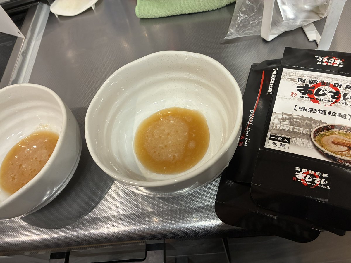 sayachans's tweet photo. 昨夜は友達の家に乗り込み
夜な夜なあじさいの会🍜

お菓子も揃って
もはや北海道フェア😋

今朝の胃もたれ半端ない。 https://t.co/JHVAZTNrfJ