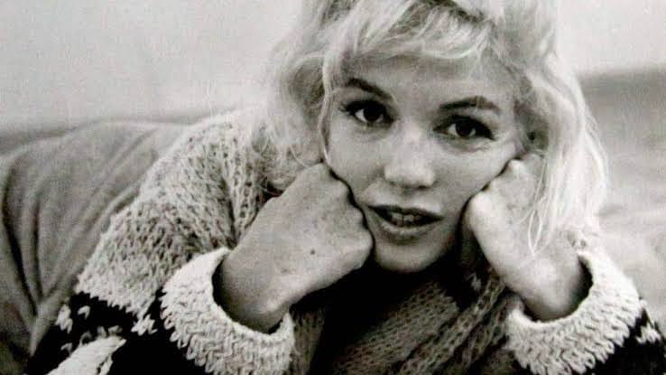 literlandweb1's tweet photo. "Me anima la débil esperanza de que alguna persona llegue a entenderme. Aunque sea una sola persona".
Ernesto Sabato
📷 Marilyn Monroe, en una imagen de 1962 https://t.co/unVqQwbTWk
