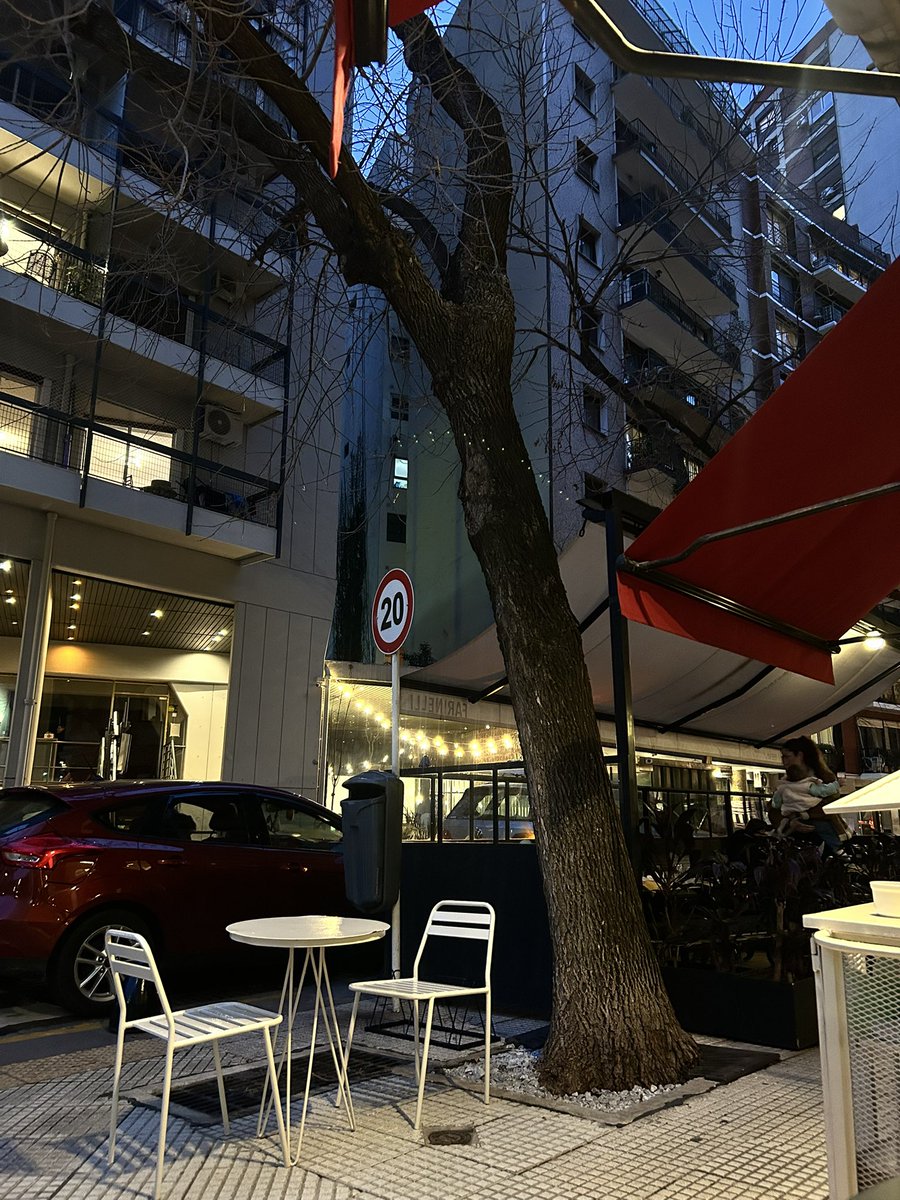 nosoyagussttina's tweet photo. Salir de la psicóloga e ir a tomar un café con una medialuna entra en un top 3 de mis planes semanales. https://t.co/bZk79WOnfA