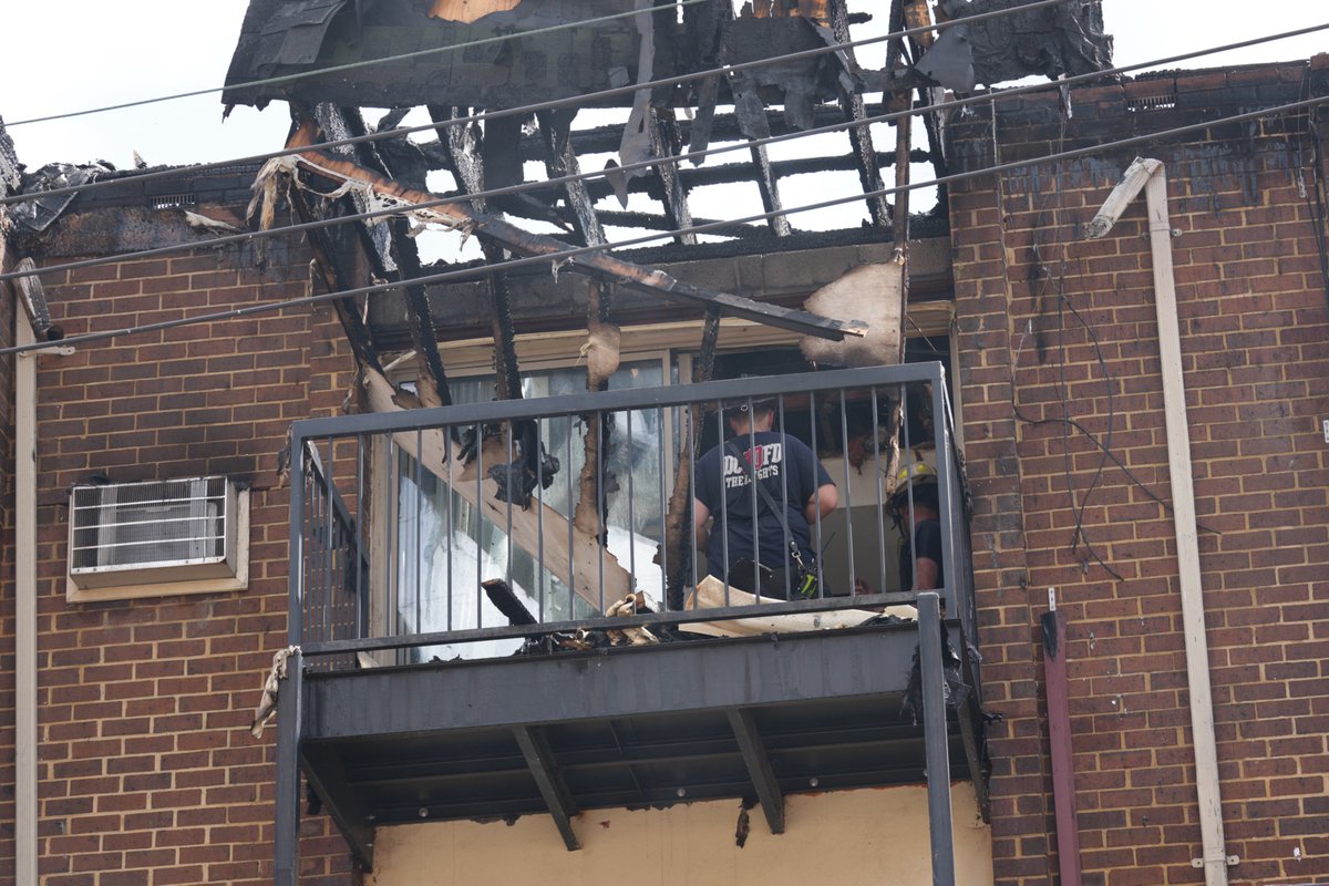 PenguinSix's tweet photo. A resident told me an alarm went off, but she thought someone had burned their dinner. But the evacuation started immediately when the "community alarm" went off--residents banging on their neighbor's door to make sure everyone escaped. No injuries. Neighbors saved neighbors. https://t.co/OCcdP8fo8L