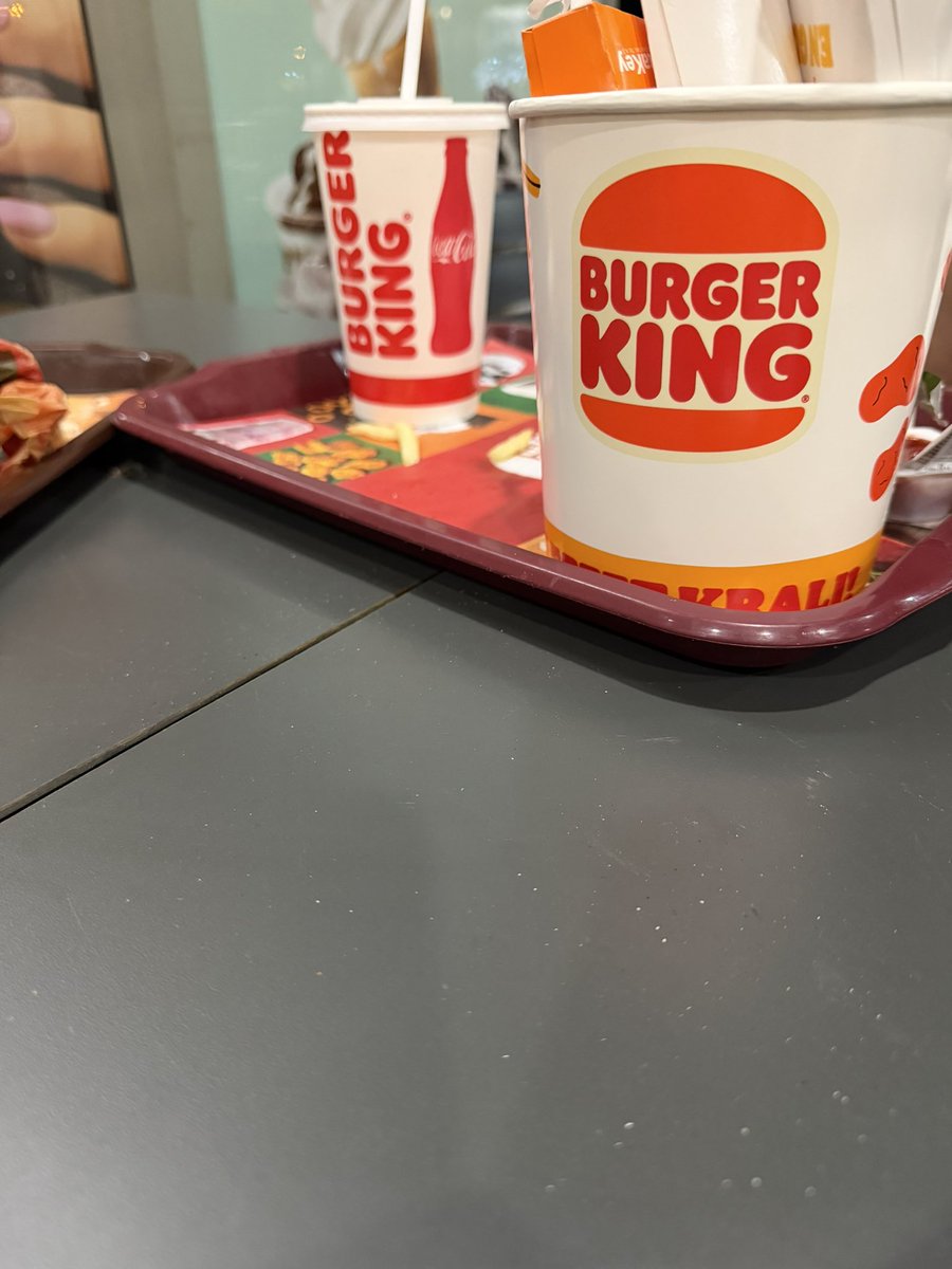 SRNGTKAYMAKAMI's tweet photo. Arada bul Serengeti’de Bizoncu Yusuf’u 🥹 
el memlekette kaldık Burger zımbırtısına 😒 https://t.co/CMaerHVtfr