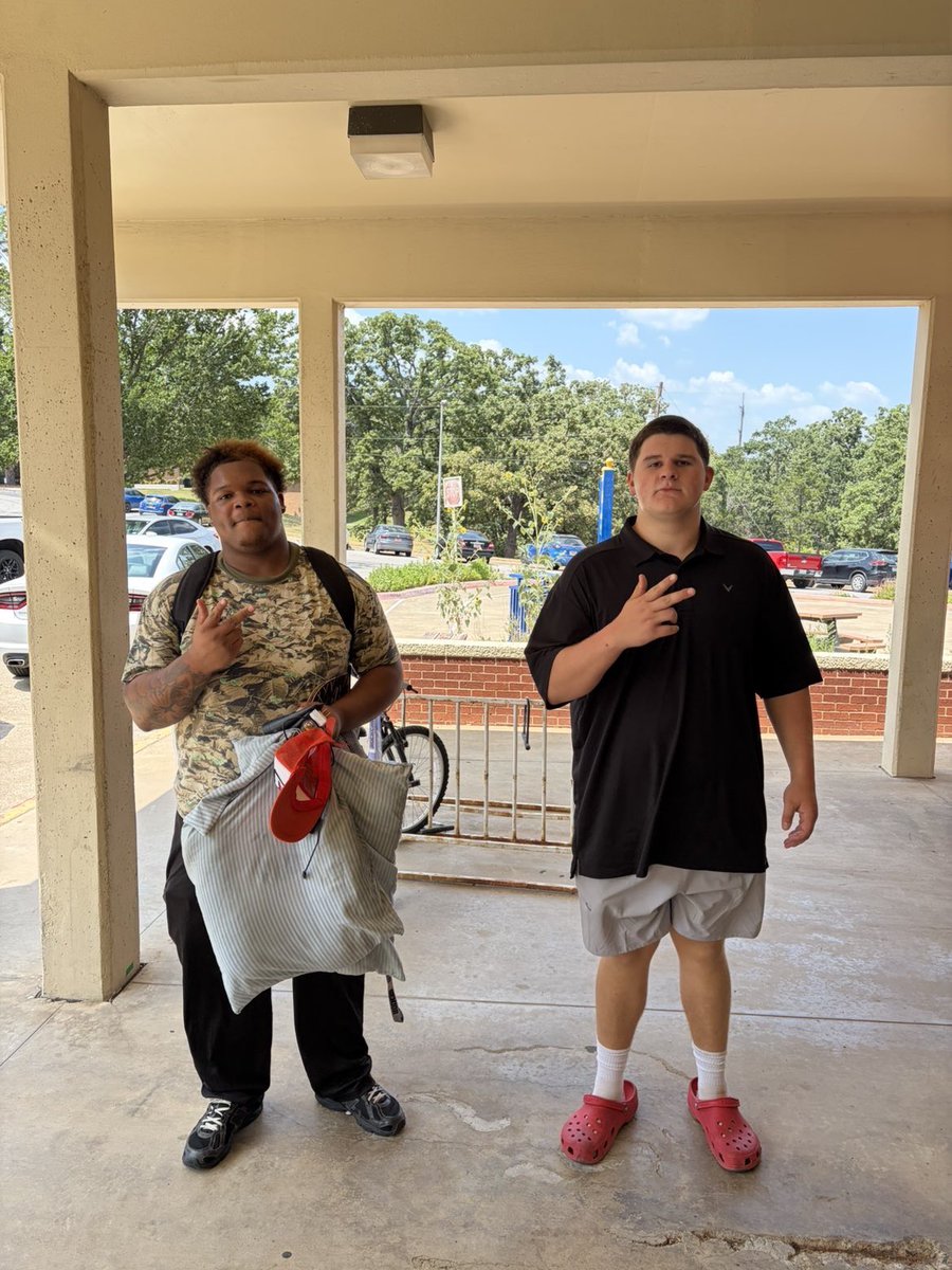 SoutheasternFB's tweet photo. Move-in day ✅ #SavagE⚡️ https://t.co/7T4oHyzhzh