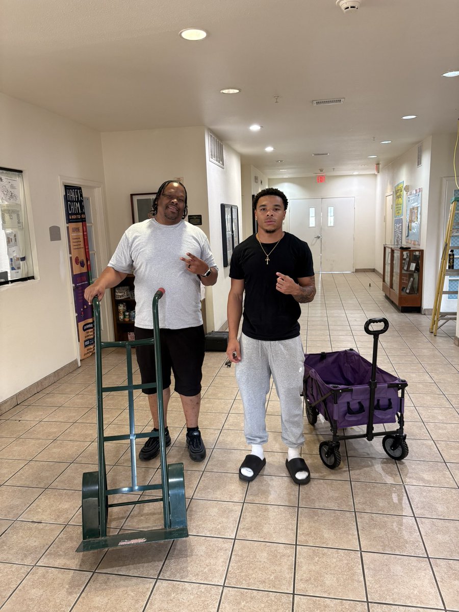 SoutheasternFB's tweet photo. Move-in day ✅ #SavagE⚡️ https://t.co/7T4oHyzhzh