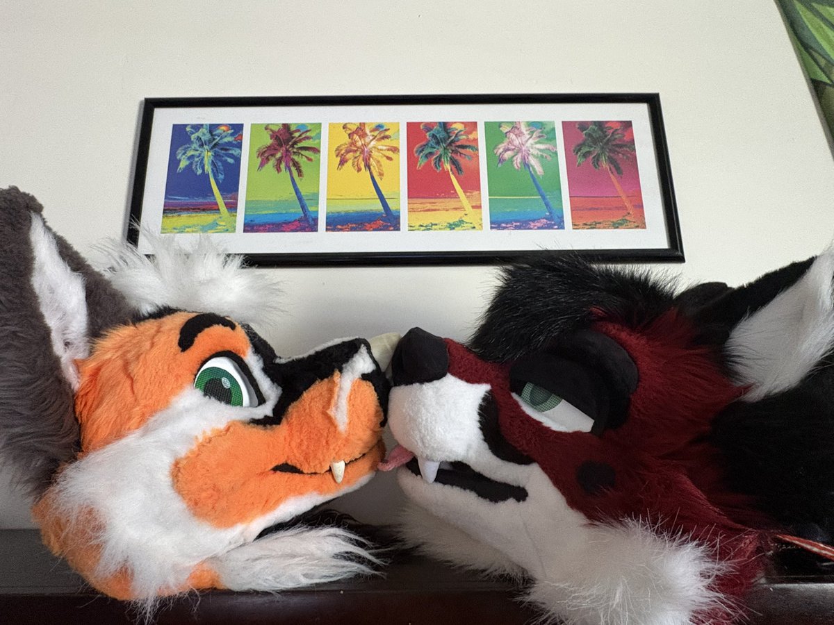 Yaboitavi's tweet photo. They’re kithing https://t.co/LDJNzerBYg