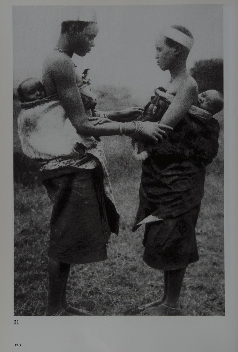 Africanistkemte's tweet photo. 1/6 
 
Decided to take the time to study traditional clothing from Rwanda. Traditional Rwandan clothing was not one standardized costume worn uniformly throughout the country. Garments differed according to age, sex, marital condition, social rank and region. Cuypers classifies the principal forms according to their materials: animal skins, beaten bark cloth, and plaited or woven vegetable fibres.