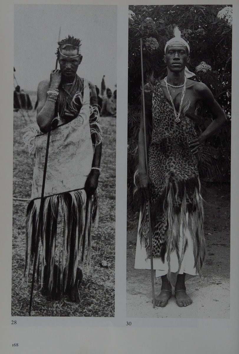 Africanistkemte's tweet photo. 1/6 
 
Decided to take the time to study traditional clothing from Rwanda. Traditional Rwandan clothing was not one standardized costume worn uniformly throughout the country. Garments differed according to age, sex, marital condition, social rank and region. Cuypers classifies the principal forms according to their materials: animal skins, beaten bark cloth, and plaited or woven vegetable fibres.