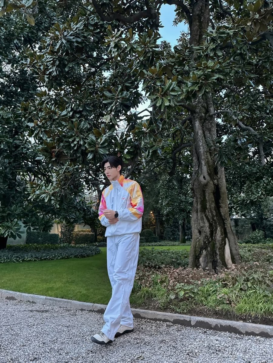 heybaekgu's tweet photo. and thank you for these crazy angles, you're insane https://t.co/5C3ABgSkgr
