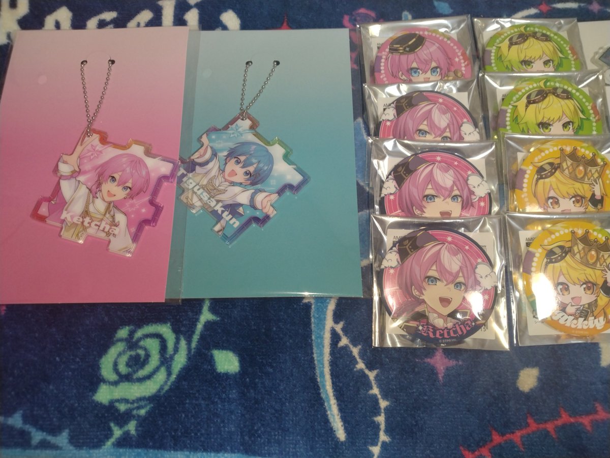 yozakra1203's tweet photo. グッズ交換を求めております

求→❤️💜

譲→画像の物

POPUP、🍓18，19昼、文化祭、📣12日
手渡し優先です。
#AMPTAKグッズ交換 #アンプタックグッズ交換 https://t.co/X8kdOrSMfG