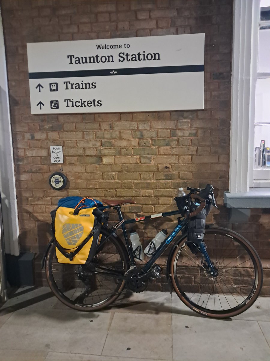 CB_cycles's tweet photo. Back in the southwest. 7ยฝ hours on a train from Edinburgh ๐ณ
From the longest bike ride of my life to the longest train journey of my life #cycling #LEJOG #BikesOnTrains https://t.co/CuatdSqVB4
