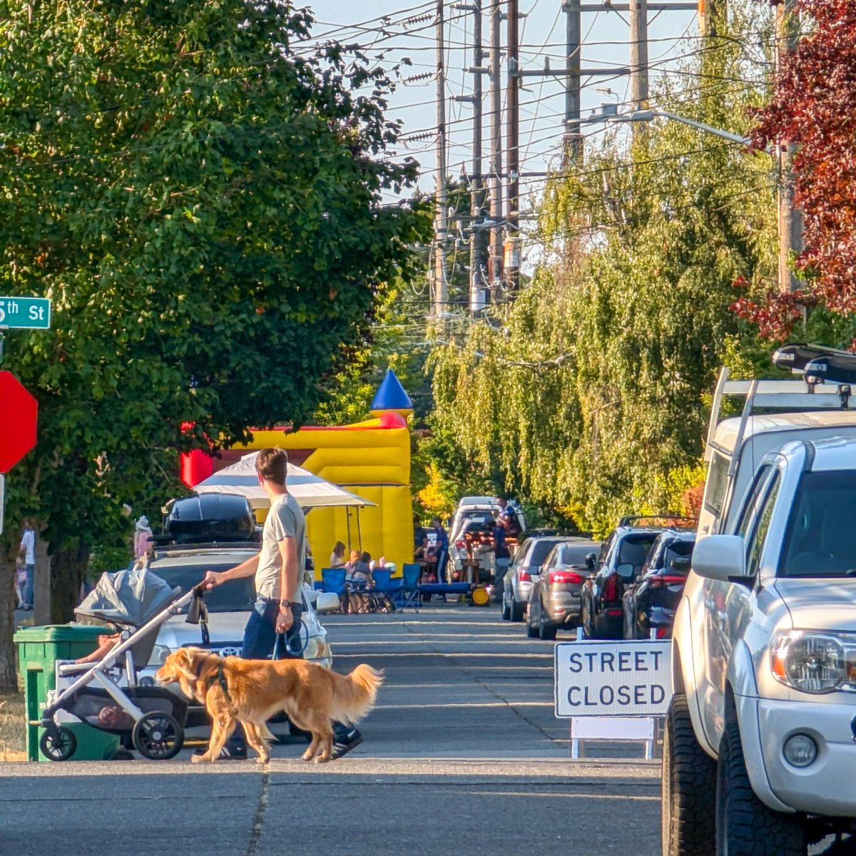 seattledot's tweet photo. It's National Night Out! 

Be aware: there are dozens of block parties taking place on residential streets across Seattle tonight thanks to the Seattle Police Department &amp; your neighbors.

See a map of where block parties are planned: https://t.co/ZqFaPUh4Zz https://t.co/RxH9eBUVSZ