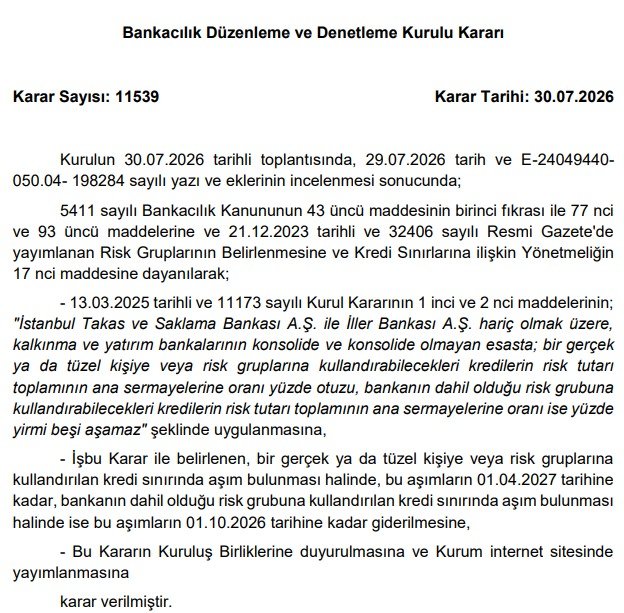 iriscibre's tweet photo. BDDK'dan önleyici tedbir gelmiş;

Kalkınma ve yatırım!!! bankaları için büyük kredi limitleri düşürüldü.

Önceden kaldıraç oranına göre değişen ve 60%’kadar olan limitler artık;

Tek kişi/şirkete kredi: sermayenin 30%'a
Bankanın kendi risk grubuna (kendi ortakları, iştirakleri, bağlı olduğu holding) kredi: sermayenin 25%'ine indirildi

Amaç?
Mesela, holding bünyesindeki yatırım bankası, esasen o holdingin kendi şirketlerini fonlamak için kurulmuş olabilir. Sermayenin 55-60%'ı gibi yüksek bir oranı tek bir gruba/şirkete vermek, bankayı bağımsız bir kredi kuruluşu olmaktan  ve proje finansmanı gereğinden çıkarıp holdingin iç finansman aracına dönüştürme riski taşıyordu.

Yoğunlaşma riski ile de, tek bir şirketin temerrüde düşmesi dahi bankayı iflasa sürükleyebilirdi.