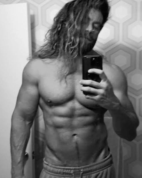 BatmanDarks's tweet photo. Ando algo desaparecido, que creo que hasta el cabello no le retocado. 😅 https://t.co/HFdaccDDP4