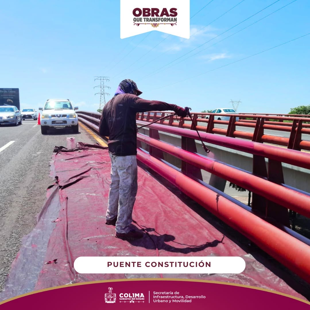 gobiernocolima's tweet photo. Con #ObrasQueTransforman continúan las acciones de mantenimiento y conservación de la infraestructura urbana para brindar espacios más seguros y funcionales para las y los colimenses. 🌉✨

El equipo de la Secretaría de Infraestructura, Desarrollo Urbano y Movilidad realizó trabajos de pintura en los parapetos del Puente Constitución, como parte de las acciones de mantenimiento para conservar este importante punto de la ciudad en buenas condiciones.