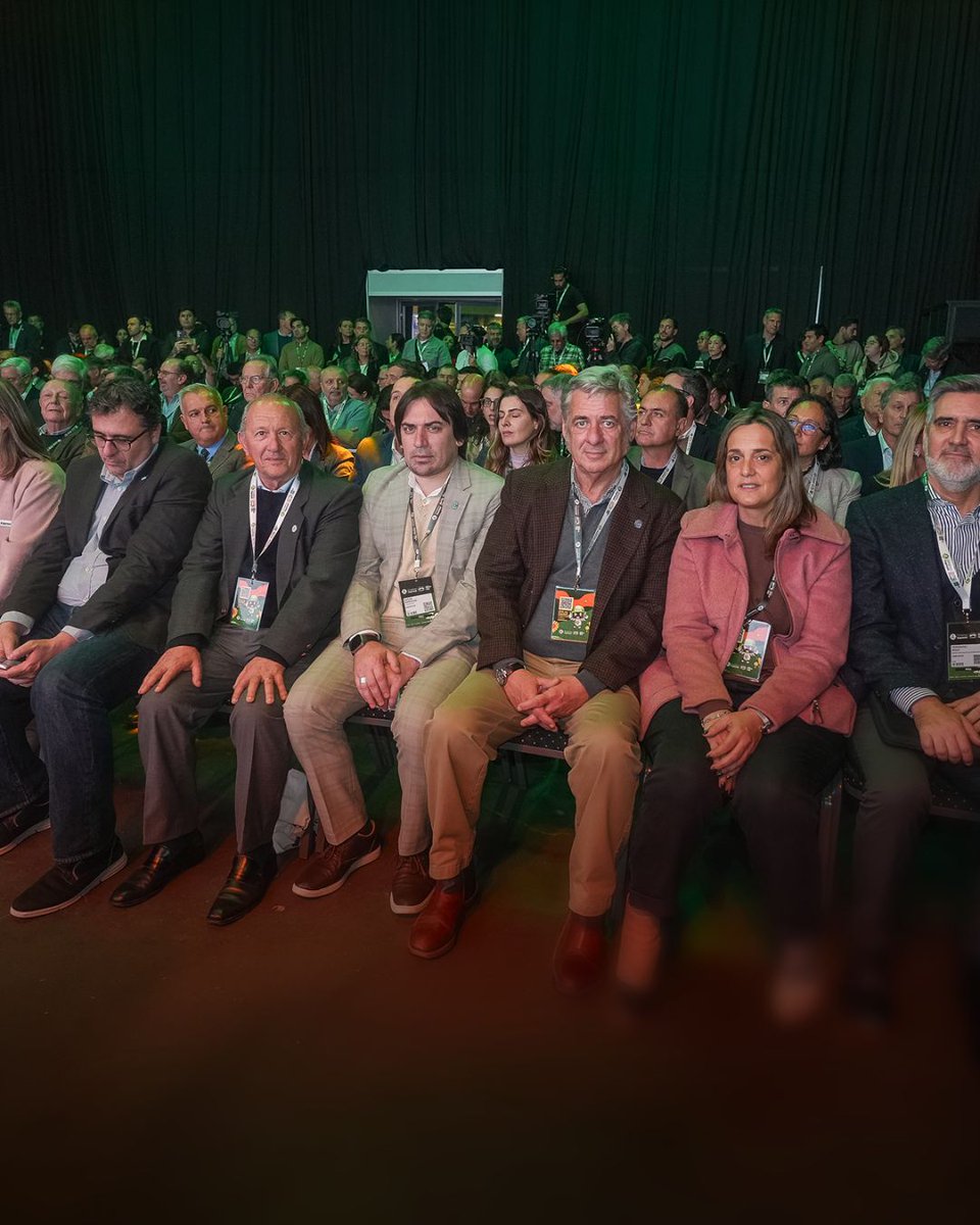 SociedadRural's tweet photo. Estar presentes donde se debate el presente y el futuro del agro es parte de nuestro compromiso.

En ese marco, hoy participamos del Congreso Aapresid 2026, acompañando una nueva edición de un espacio clave para el intercambio de conocimientos, la innovación y la construcción de una agenda común para el sector.

Seguimos trabajando junto a @aapresid y a las distintas instituciones del agro para impulsar iniciativas que fortalezcan la producción, la sustentabilidad y el desarrollo del país. 🇦🇷🌱

#CongresoAapresid #NuestroSueloNuestraVoz