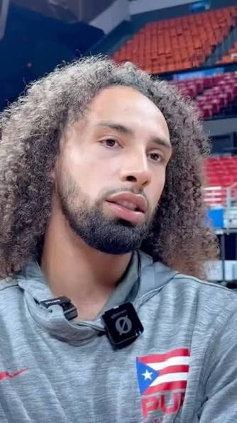 NeonLiteOG's tweet photo. This whole discourse could’ve been avoided if they didn’t give him such straight hair in the default. Puerto Ricans can have coarse/curly hair (which the Ironheart version has).

It’s also not worth being mad over bc this is Netease we’re talking about…save your energy https://t.co/mLaaNCRFFa