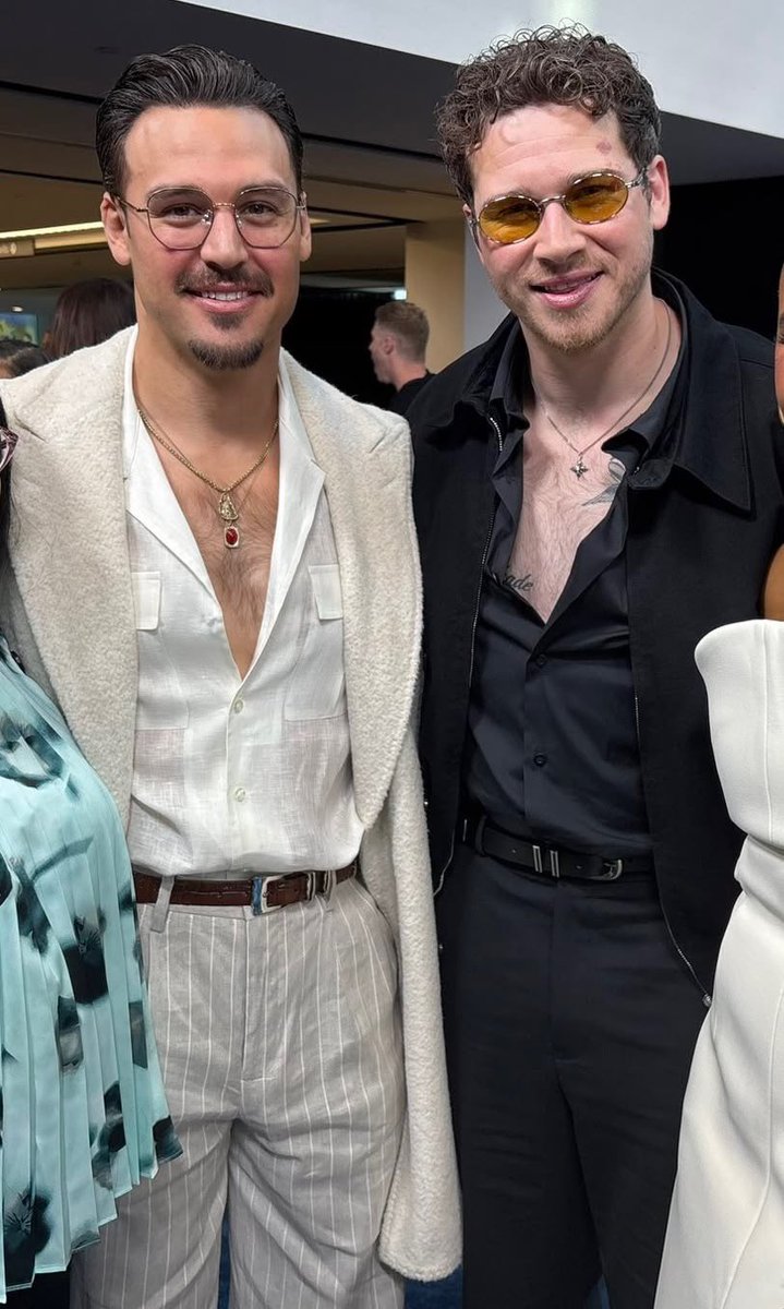 softestbuckley's tweet photo. the way their outfits complimented each other.. wow https://t.co/T0URFM0WaF