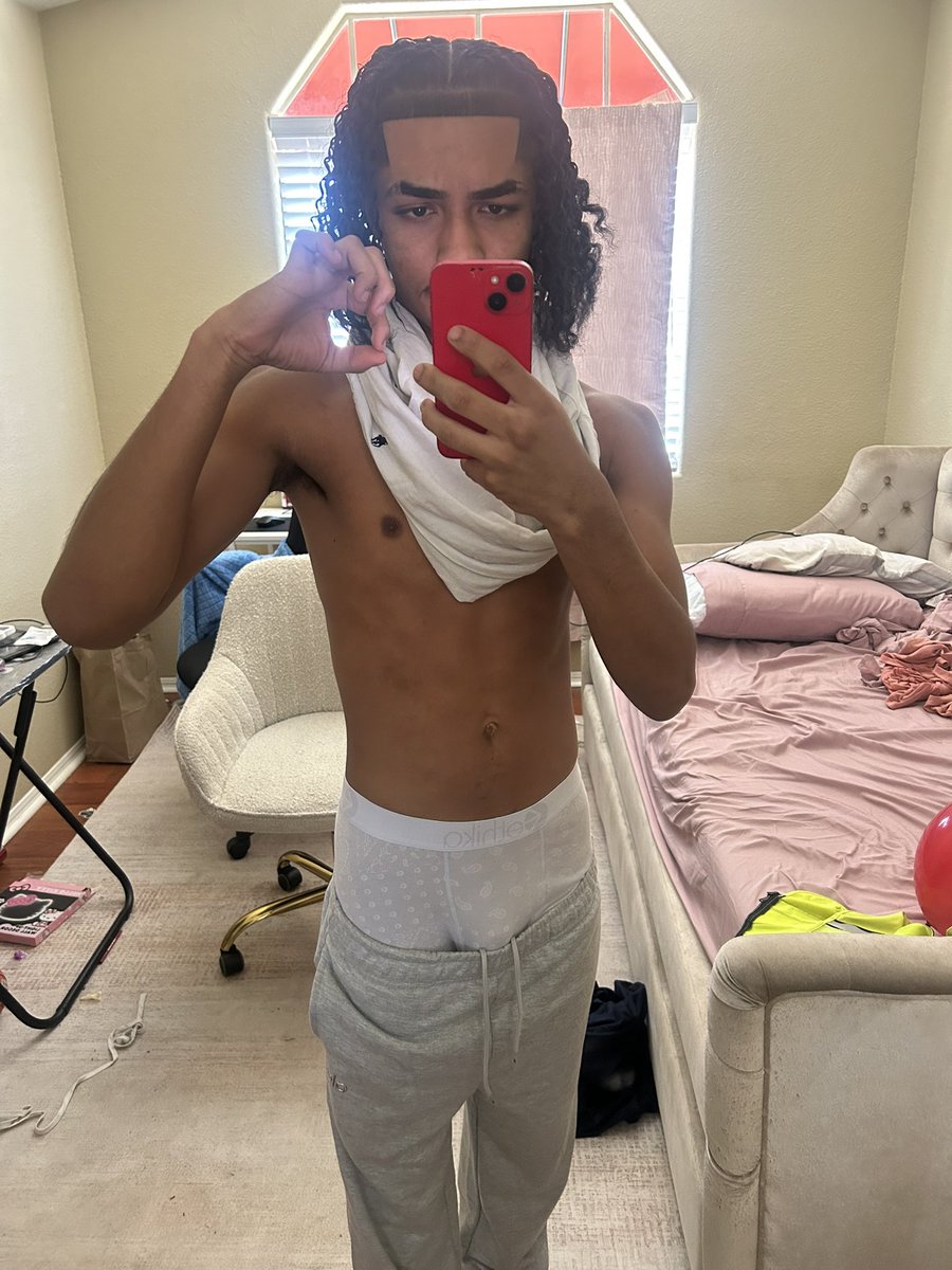 Gzkjoint's tweet photo. It’s a YN bday, finally legal 08/04🏚️ https://t.co/hILZDPYnHM