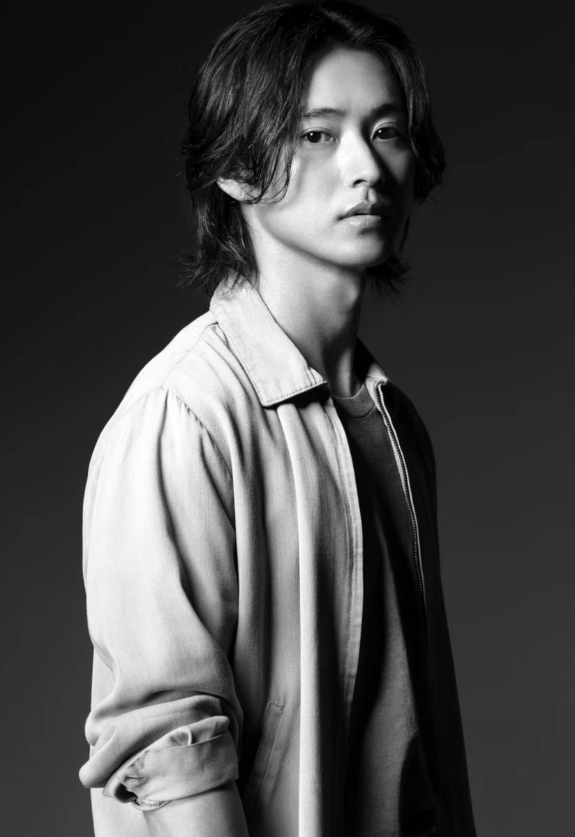MDelfini65555's tweet photo. 白と黒の静寂の中で
山崎賢人の横顔が、詩になる。
光がそっと触れ、影が語る。
ただ美しい。ただ、美しいだけ。🖤 ❤️
#山崎賢人 #KentoYamazaki https://t.co/lgx0mlD5HK