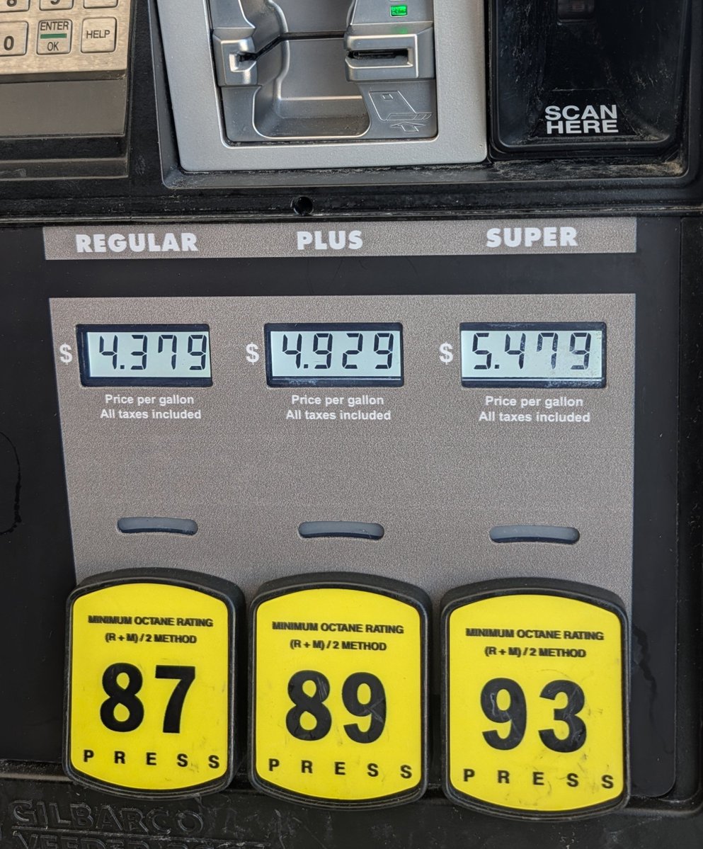 FenixAmmunition's tweet photo. Gas prices in May compared to right now.

Same station.  Might even be the same pump.

Good thing we won that war in Iran amirite dawg? https://t.co/kLarb9QG3I