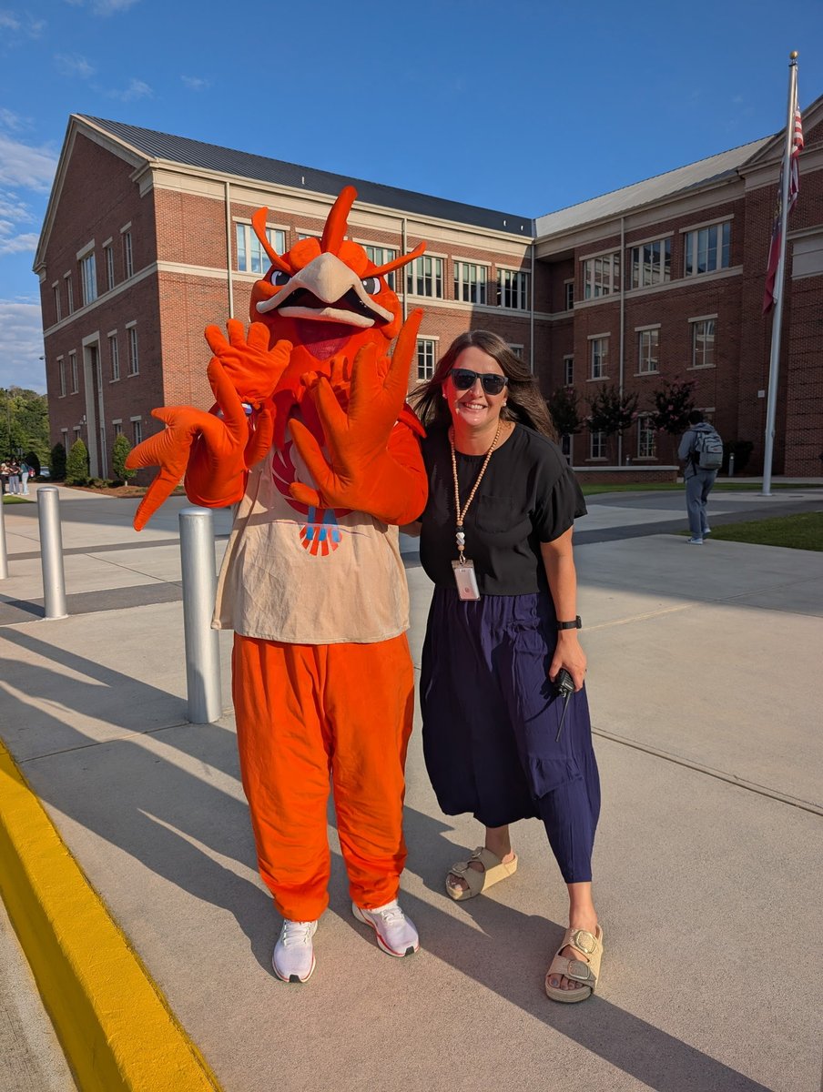 Jessbdale's tweet photo. Carpool is always better with the Phoenix jamming and dancing to some music… First week of school fun at @FultonCoSchools makes being back at school even better! 🧡❤️🧡 @IAFultonSchools @ia_kent @FultonZone7 #phoenixhasmoves #FCSwelcomeback https://t.co/AKcOpJTbof
