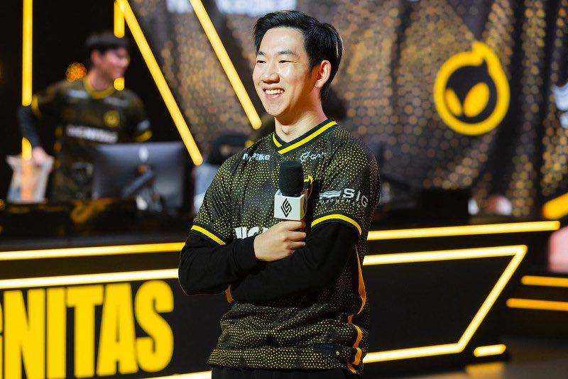 lol_eXyu's tweet photo. It’s been 6 years since I dropped out of school and decided to pursue a pro career in League. Even though my career wasn’t exactly what I imagined it to be, I’m extremely grateful to have experienced all the ups and downs of this lifestyle. 

With that said, this chapter of my life is coming to a close as I plan on returning to college in Spring and grinding TFT/Riftbound (I’m super excited for this) in the meantime. 

Thank you all for supporting me through the last few years it really means a lot!