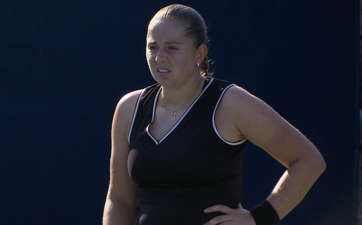 OpenCourt's tweet photo. Ostapenko and her new coach flew a long way to lose ... 10 games straight and retire.
Ostapenko was so out of it that the machine called 5-6 foot faults on her and she didn't even have the energy to argue. https://t.co/6YoMMY1qkk