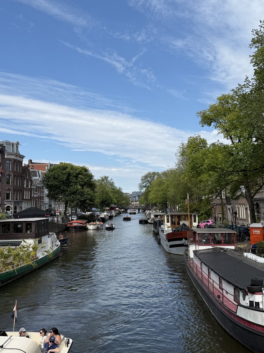 hekek_'s tweet photo. Hollanda🇳🇱
#Giethoorn
#Amsterdam
#FatihMoschee https://t.co/2H0sXzJVTA