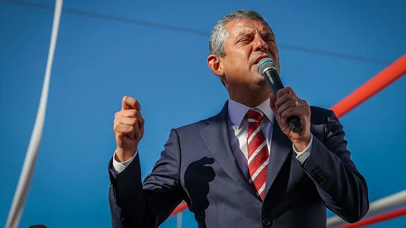 Psgamd11's tweet photo. Ankara Cumhuriyet Başsavcılığı, Yeni Parti Genel Başkanı Özgür Özel ile Malatya Milletvekili Veli Ağbaba hakkında "zincirleme şekilde rüşvet almak" iddiasıyla fezleke düzenleyerek Adalet Bakanlığına gönderdi

Başsavcılık, her iki siyasetçinin dokunulmazlığının kaldırılması talebiyle fezlekeleri bakanlığa gönderdi