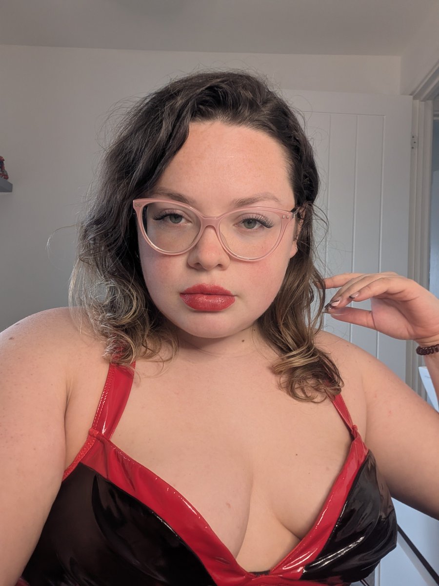 becky456s's tweet photo. New pinned 💗

-Mistress Becky 🇬🇧
- 5'2 but taller than you at my feet
- bi
- here to take control 
- here to make you addicted to me 

Will only accept subs that give tributes obviously https://t.co/K9FKTu1vBo