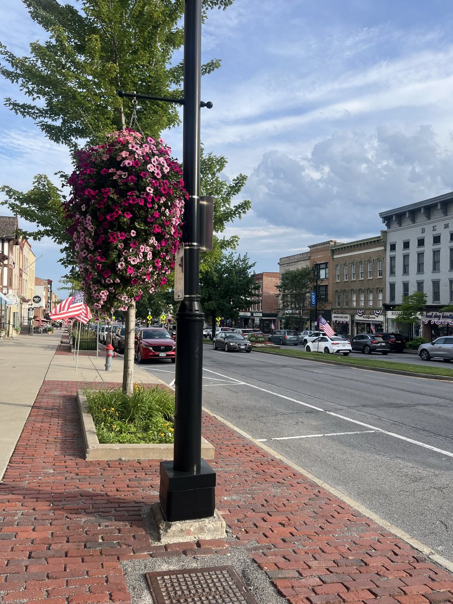 denajdiorio's tweet photo. Day trip to Canandaigua did not disappoint 😉🌸🌷🌹⛵️ https://t.co/FgVFl94Fjx