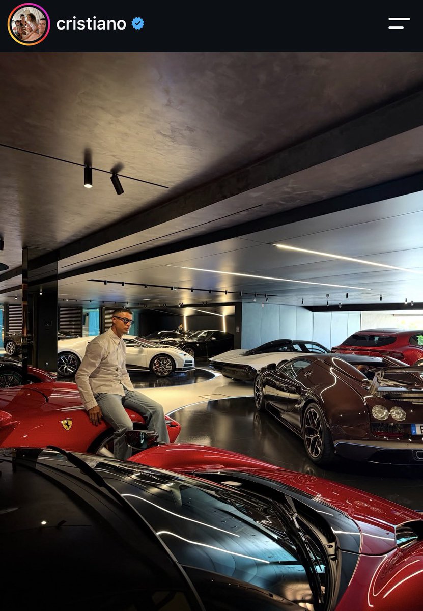 ActuFoot_'s tweet photo. 🚨 Cristiano Ronaldo 🇵🇹 : « Mes jouets » 🚗

📲 Instagram https://t.co/uWbyI7bNb7