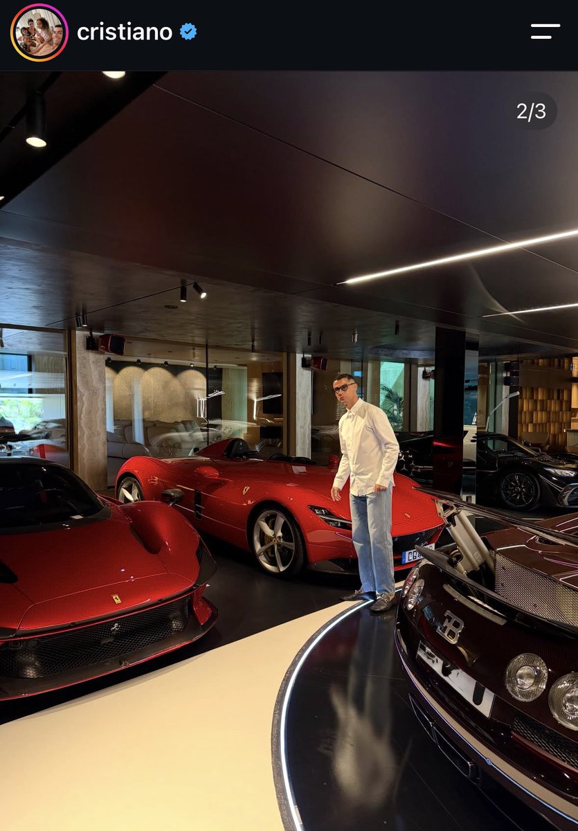 ActuFoot_'s tweet photo. 🚨 Cristiano Ronaldo 🇵🇹 : « Mes jouets » 🚗

📲 Instagram https://t.co/uWbyI7bNb7
