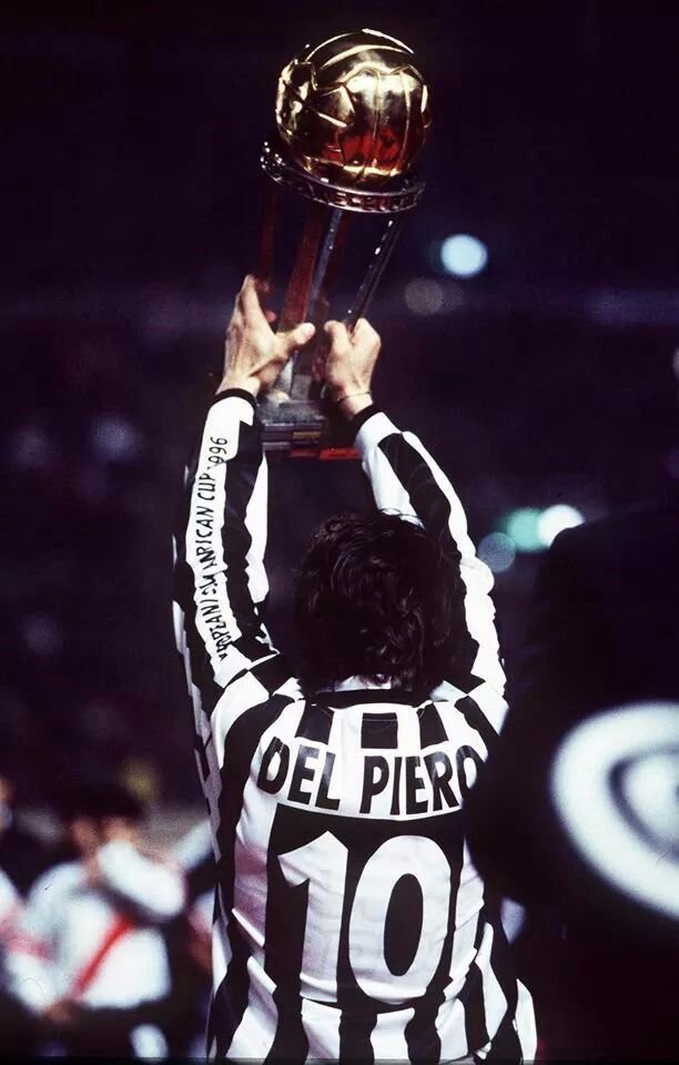 elkunaguero10's tweet photo. Fatemi un fischio quando trovate qualche foto simile der cappetano dei Cesaroni https://t.co/sQvPTG96b0
