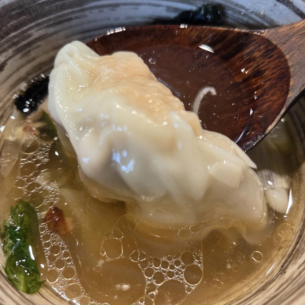 coventry_rose's tweet photo. 支那蕎麦屋 藤花@仲町台にて、特撰昆布水淡麗つけ麺(しお)。
出汁感溢れるしおのつけ汁に昆布水を纏った全粒粉入りのもっちり麺をどっぷり浸ければ、うまい旨い😋 つけ汁に入ったわんたんもちゅるりといただき、あっという間に完食。つけ汁に昆布水を足して最後まで味わい深く。
ごちそうさまでした🙏🏻 https://t.co/IdhALUUTNh