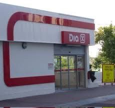 delestoile's tweet photo. 🇪🇸 Badalona. 23-letni Senegalczyk recydywista włamał się do supermarketu. Został zatrzymany. Nazajutrz sędzia wypuścił go na wolność. Murzyn wyszedł z sądu i natychmiast wrócił do tego samego sklepu. Zaatakował tam wchodzącą z dziećmi przypadkową klientkę i ranił ją rozbitą butelką. Usiłowanie zabójstwa.