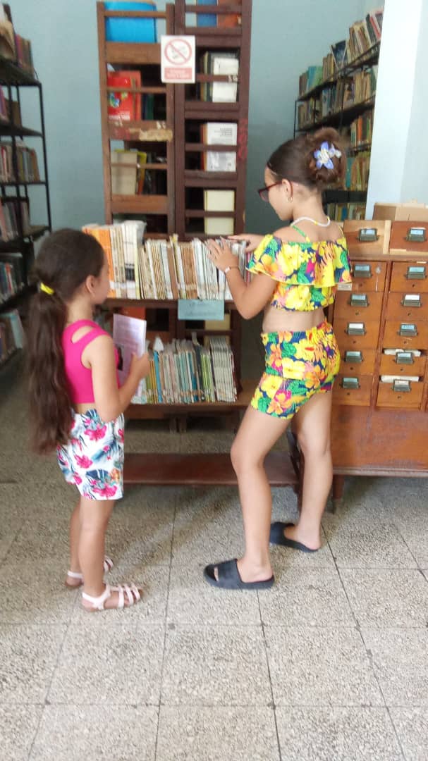 MildreyAleman's tweet photo. Durante la etapa estival, los niños y jóvenes visitan la Biblioteca Pública Beremundo Paz Sánchez de #Cabaiguán
#CulturaCabaiguánCuba https://t.co/hhwXBjRhkj