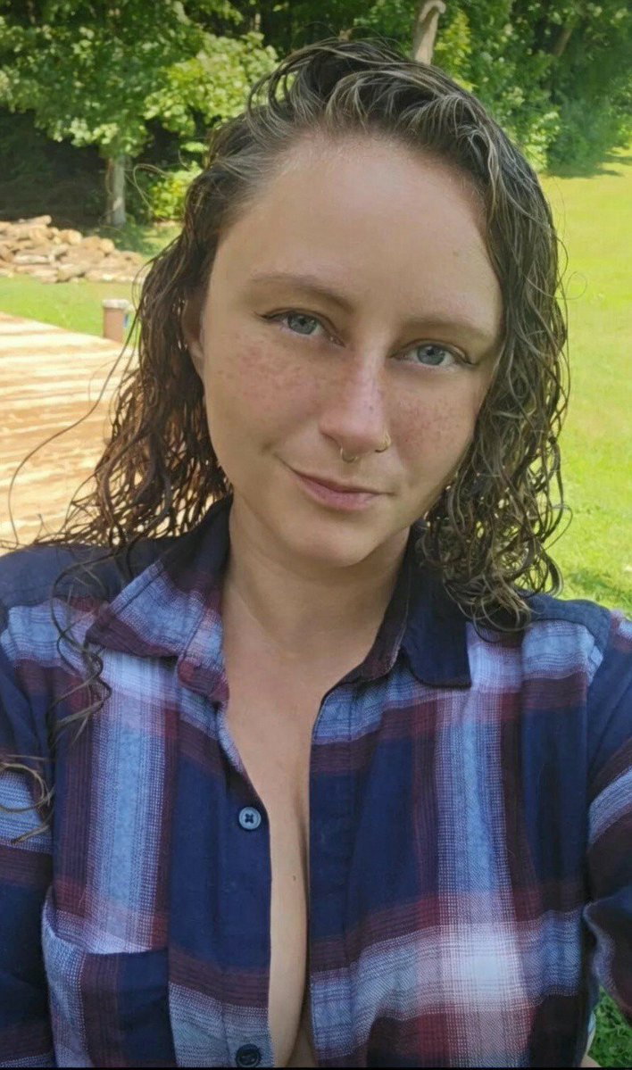 2kncarol's tweet photo. Single and searching for an older man 👴 #realmen #oldermen #ohio https://t.co/MJazR2Zj7I