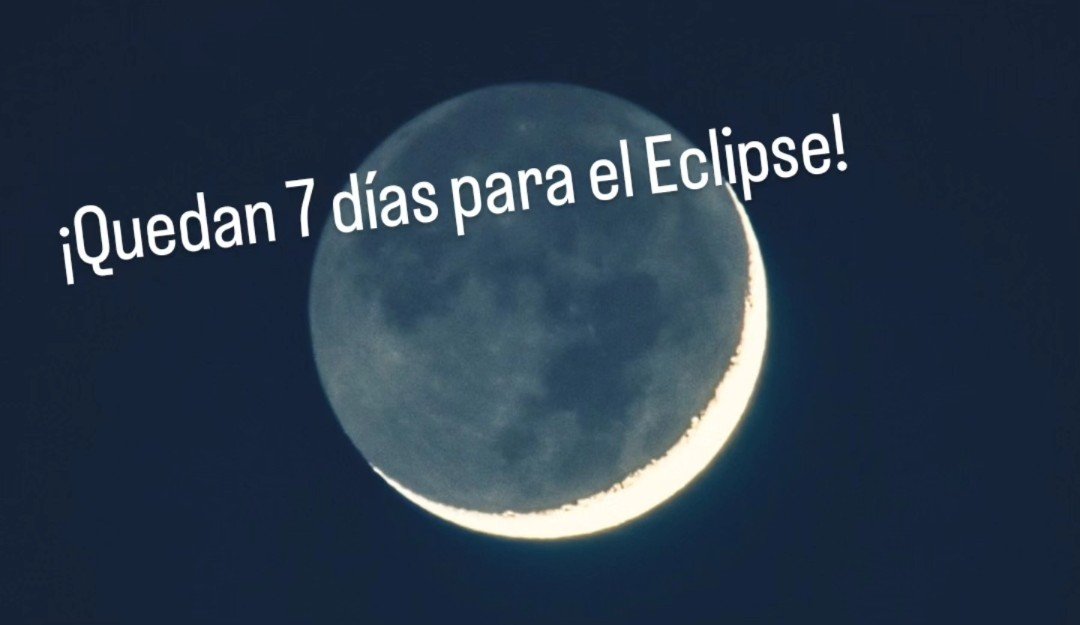 S_Abella's tweet photo. El miércoles 12, el disco lunar aparecerá como una sombra redonda y negra porque será luna nueva. Pero será posible ver la luz cenicienta: un brillo suave y grisáceo que ilumina la parte oscura de la Luna, y se produce cuando la luz del Sol rebota en la Tierra y llega a la Luna. https://t.co/ZABjRJwC25